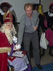 Sinterklaas had gehoord van de nieuwe leraar Alex en wilde graag kennismaken.